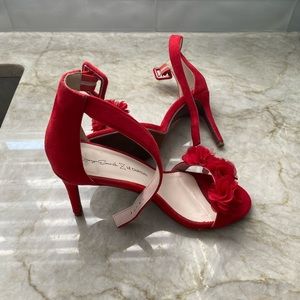 LE CHATEAU RED PUMPS